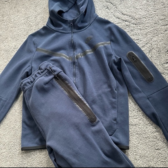 nike tech - Picture 3 of 9